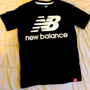 Kid’s New Balance Black Tee Size 8 (Small)